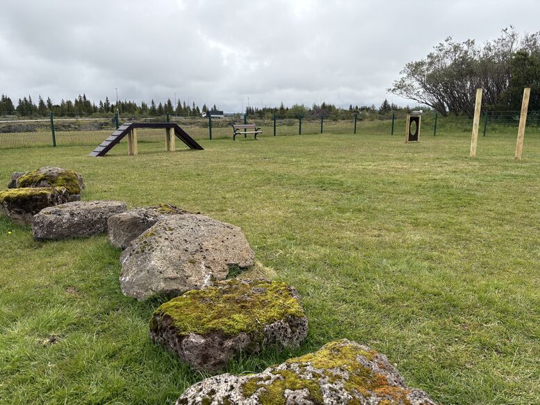 Nýtt leiksvæði fyrir hunda tekið í notkun