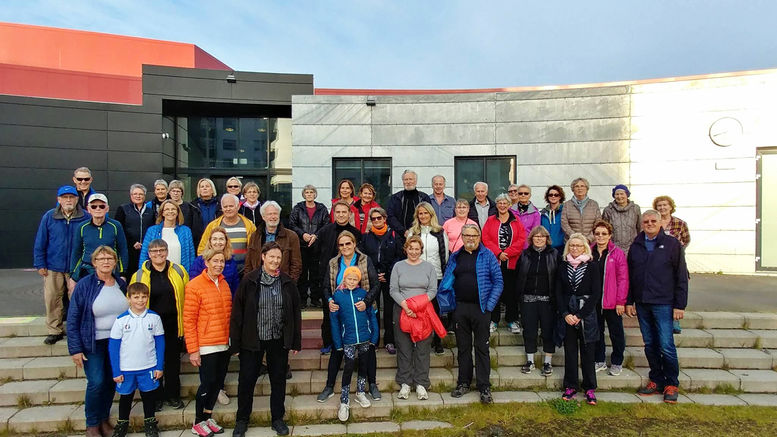 Lagt af stað í lýðheilsugöngu frá Sjálandsskóla í september 2017