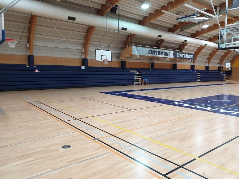 Nýir áhorfendapallar í Ásgarði