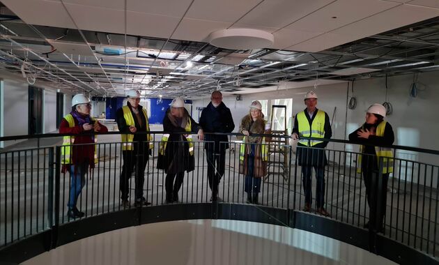 Skoðunarferð um fjölnota íþróttahúsið