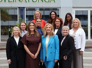 Einstök stemning á táknrænum bæjarstjórnarfundi