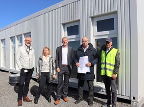 Eiríkur Björn fræðslustjóri Garðabæjar, Halldóra Pétursdóttir leikskólafulltrúi, Almar Guðmunsson bæjarstjóri, Guðmundur Pétursson framkvæmdastjóri Skóla ehf  og BJarni Árnason eftirlitsmaður.